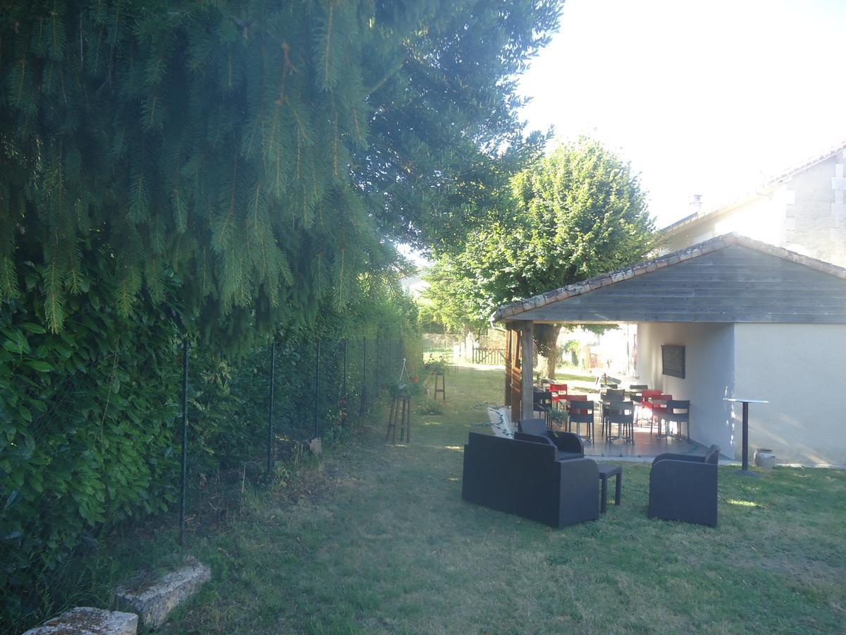 Logis Hotel Du Champ De Foire Saint-Aulaye-Puymangou Zewnętrze zdjęcie