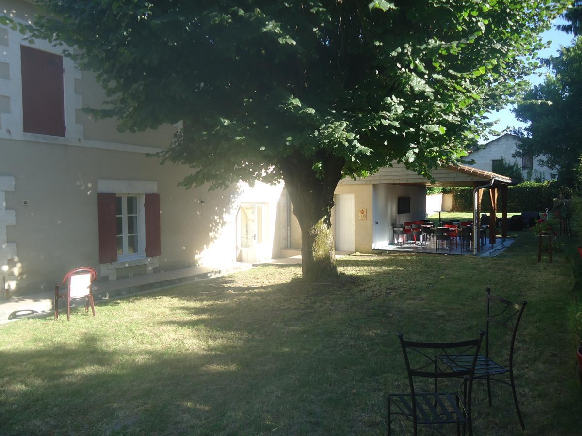 Logis Hotel Du Champ De Foire Saint-Aulaye-Puymangou Zewnętrze zdjęcie