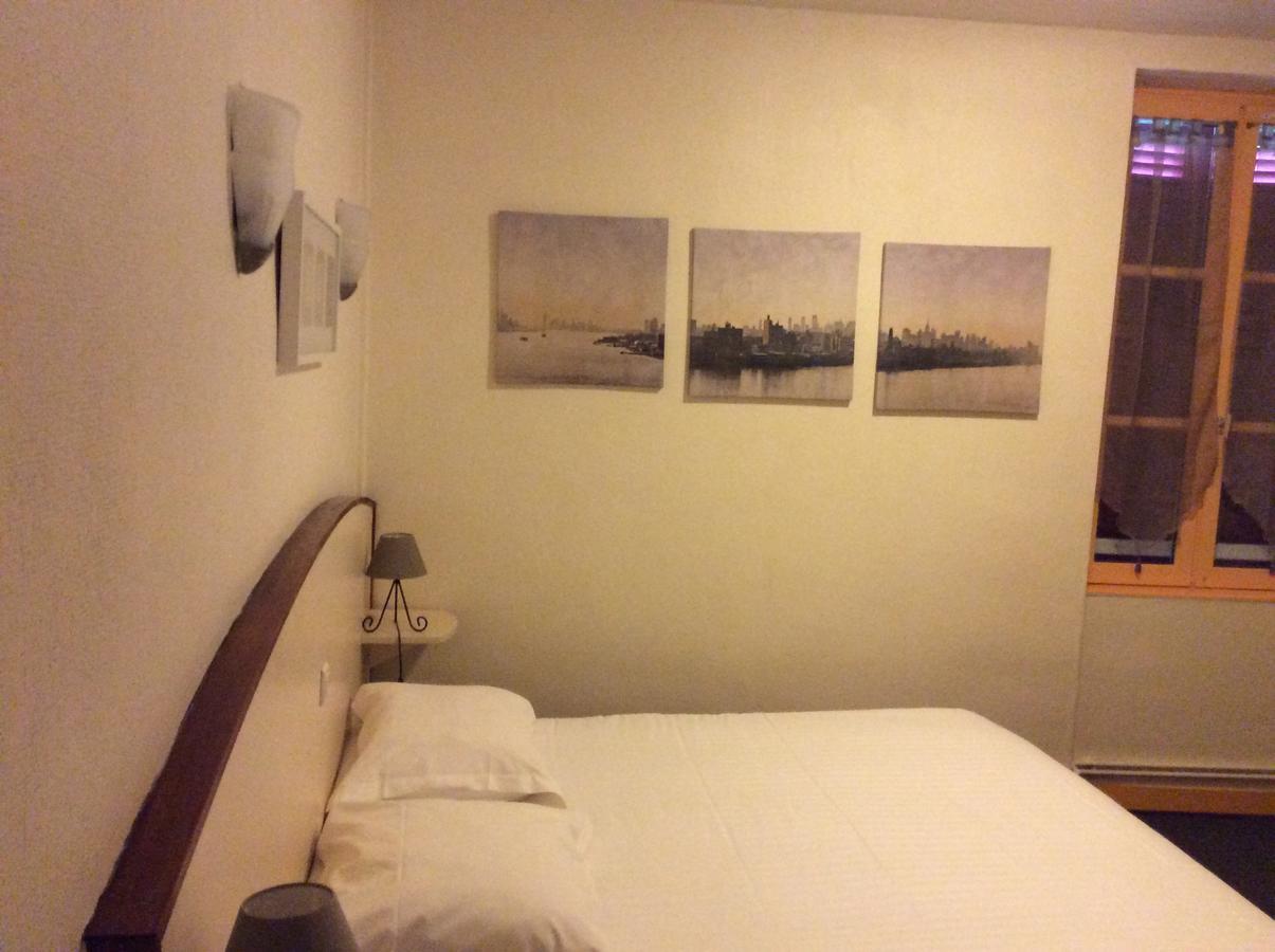 Logis Hotel Du Champ De Foire Saint-Aulaye-Puymangou Zewnętrze zdjęcie