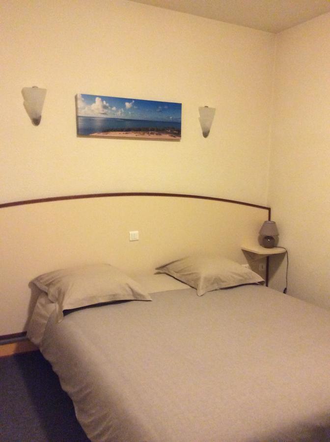 Logis Hotel Du Champ De Foire Saint-Aulaye-Puymangou Zewnętrze zdjęcie